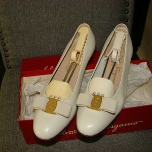 Salvatore Ferragamo Lillaz Vara Pumps Womens 9.5 A2 Bow Leather Classic Shoe